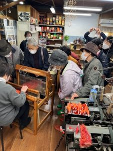 工場見学に来られた皆さんの様子